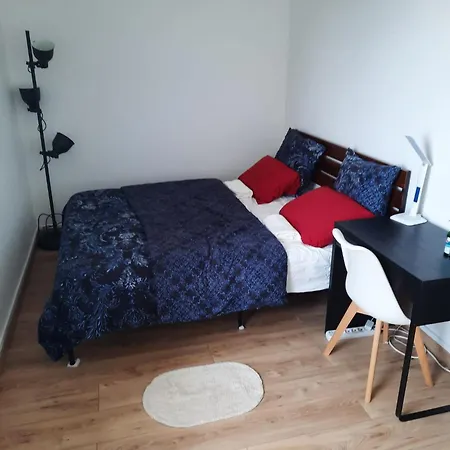 Chamble Proche Paris Homestay *